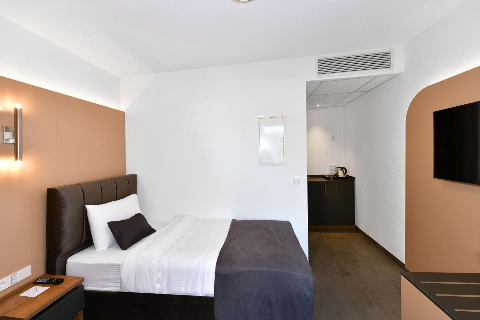 Korki'S Motel 肖普海姆 外观 照片